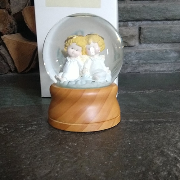 Angel Babes snow globe - Picture 1 of 4